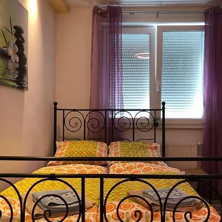 Aparthotel Schicke In Messenaehe
